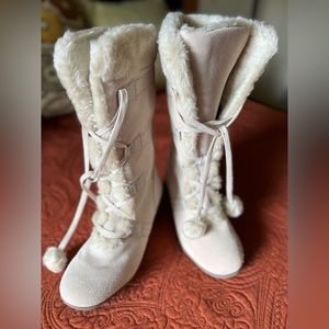 Ladies Leather, Waterproof Lace-up BOOTS, Winter White.
